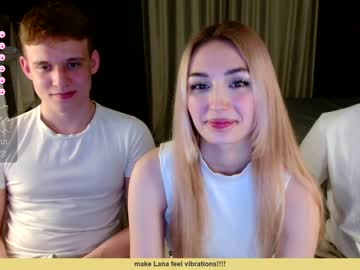 couple Asian Cam Models with lovelypeachs