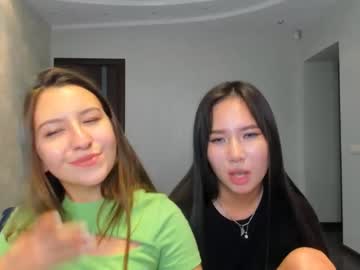 couple Asian Cam Models with moolly_moore
