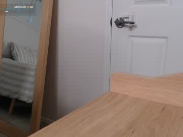 girl Asian Cam Models with sexyskyee_