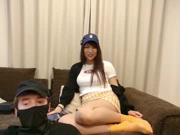 couple Asian Cam Models with hidinginjapan