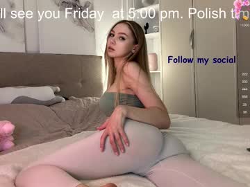 girl Asian Cam Models with avroramy