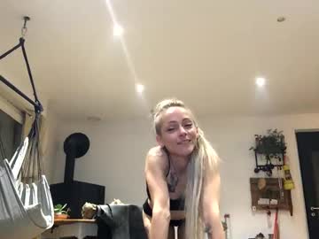 couple Asian Cam Models with minimarybloody