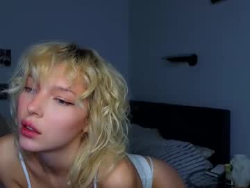 girl Asian Cam Models with hunter_eyess