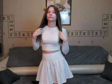 girl Asian Cam Models with kitten_lessie