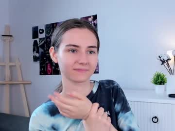 girl Asian Cam Models with approche_toi_petite