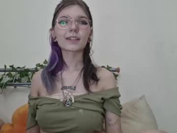 girl Asian Cam Models with lizzyylovesick