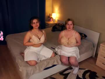couple Asian Cam Models with wandagoodhartf
