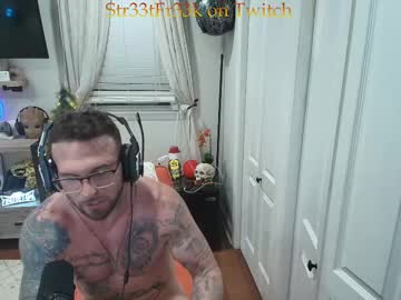 couple Asian Cam Models with mrstr33tfr33k