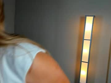 girl Asian Cam Models with sara_fest