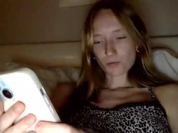 girl Asian Cam Models with littlee_redd