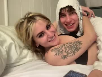 couple Asian Cam Models with nico_and_ray