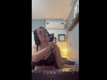 girl Asian Cam Models with eemilyyyy19
